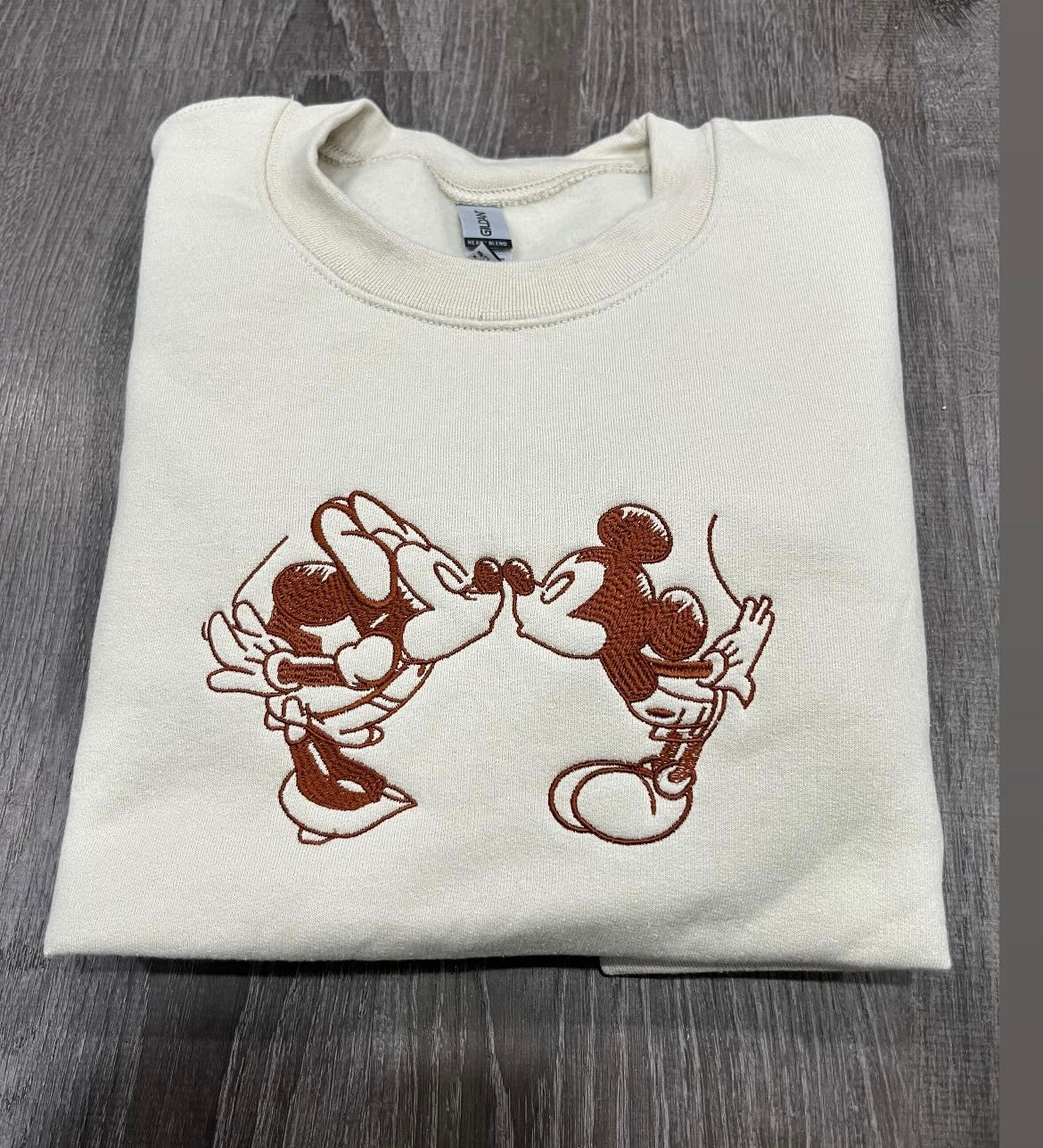 MICKEY N’ MINNIE LOVE CREWNECK